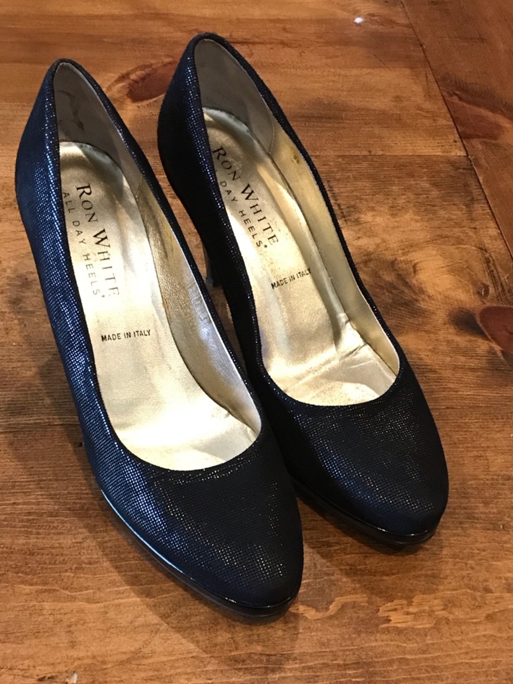 Ron White. Made in Italy shimmer suede pumps